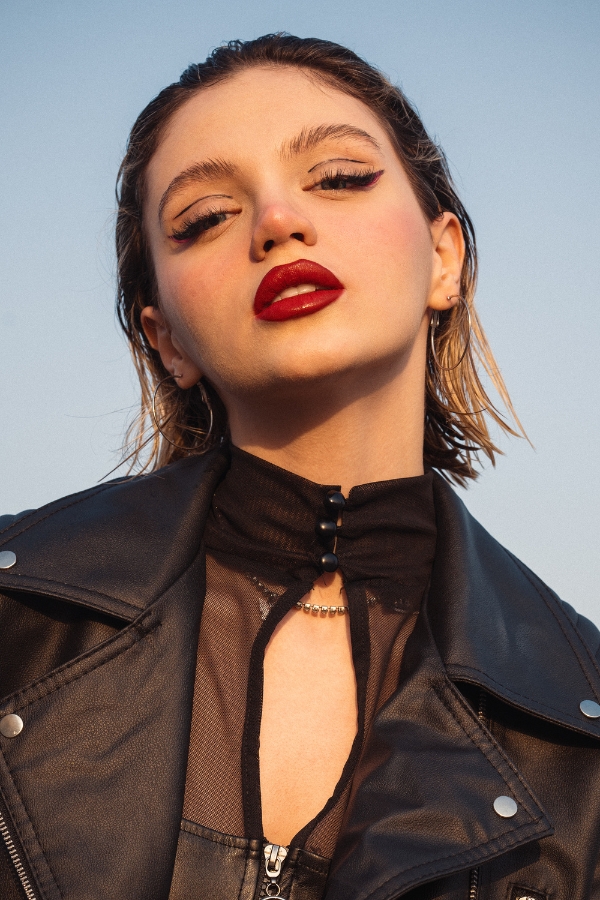 Ella P. / 23 / ALBANIA